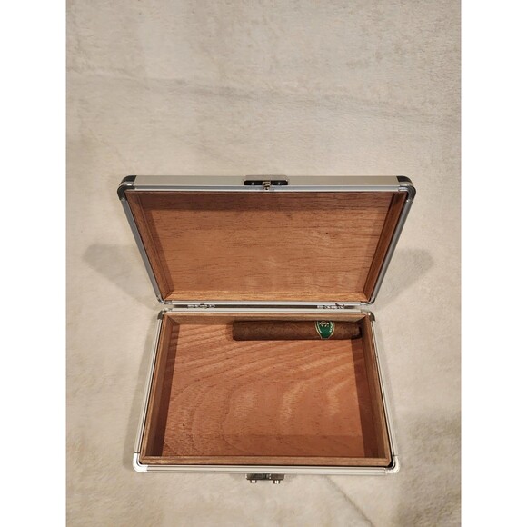 Travel Rugged Case Cigar Humidor Silver Black With Locking Latch - Picture 4 of 11